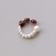 〖＆S.〗天然石のear cuff~Garnet~