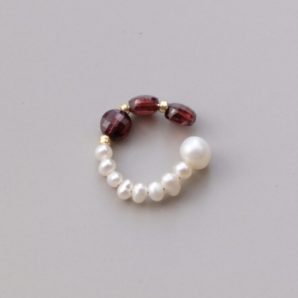 〖＆S.〗天然石のear cuff~Garnet~