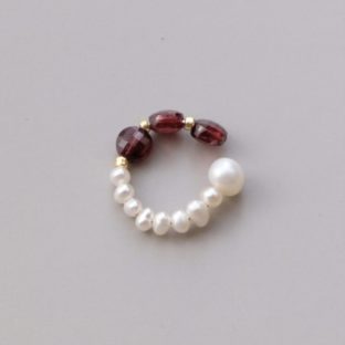 〖&S.〗天然石のear cuff~Garnet~