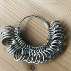 正しいリングサイズの測り方